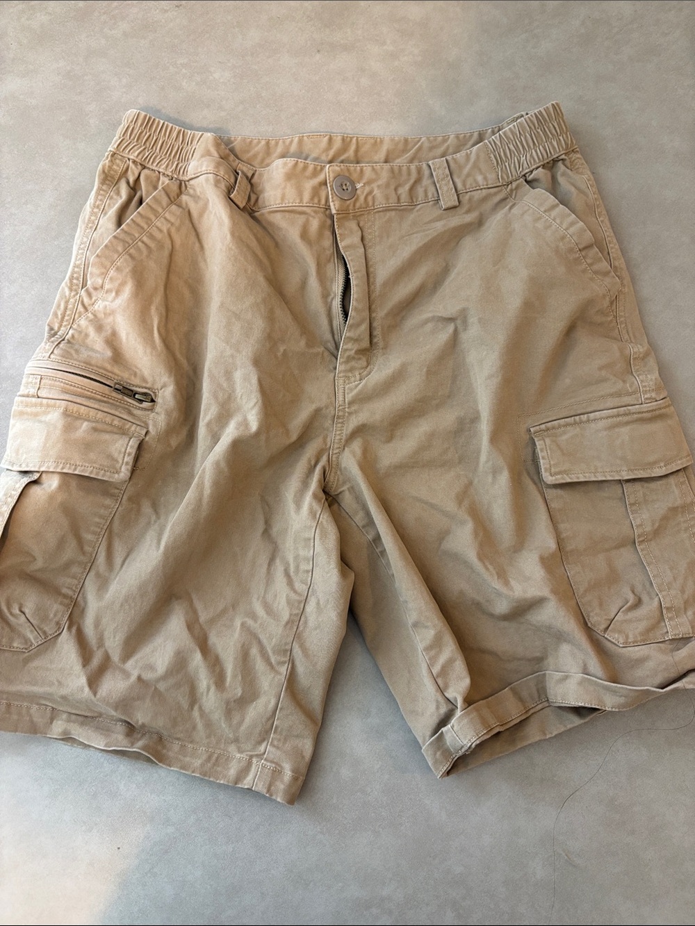 Men's Beige Cargo Shorts - Casual Utility Style